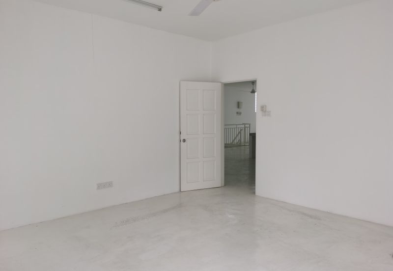 OUG 2 Storey Terrace Corner For Rent