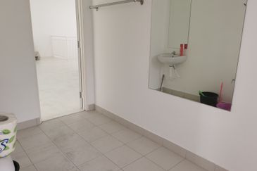 OUG 2 Storey Terrace Corner For Rent