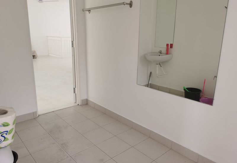 OUG 2 Storey Terrace Corner For Rent