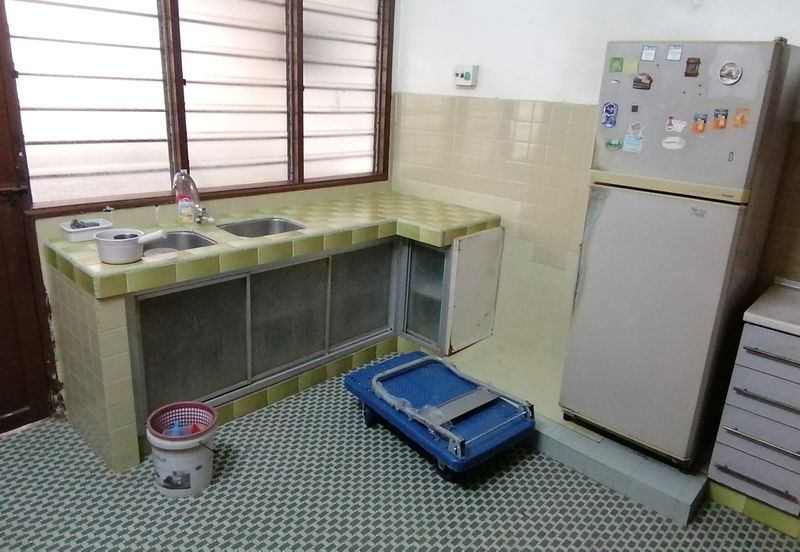 OUG/Happy Garden Corner 2 Storey Semi D For Rent