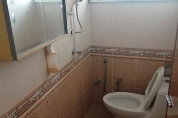 OUG/Happy Garden Corner 2 Storey Semi D For Rent