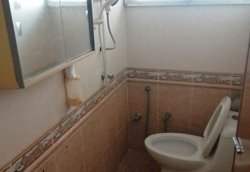 OUG/Happy Garden Corner 2 Storey Semi D For Rent