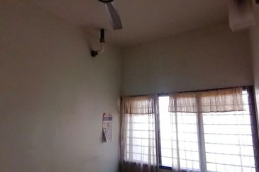 OUG/Happy Garden Corner 2 Storey Semi D For Rent