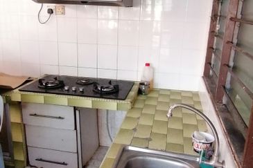 OUG/Happy Garden Corner 2 Storey Semi D For Rent