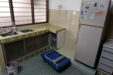 OUG/Happy Garden Corner 2 Storey Semi D For Rent