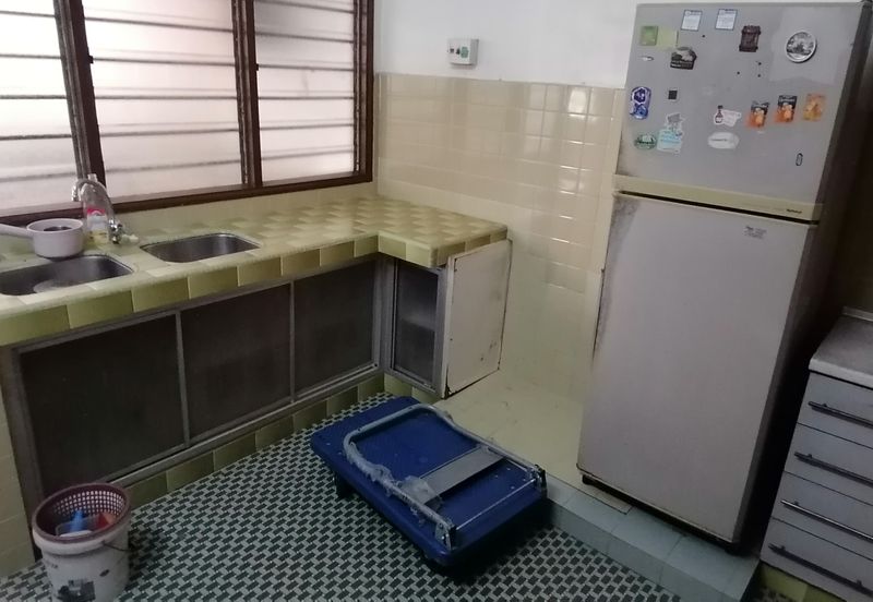 OUG/Happy Garden Corner 2 Storey Semi D For Rent