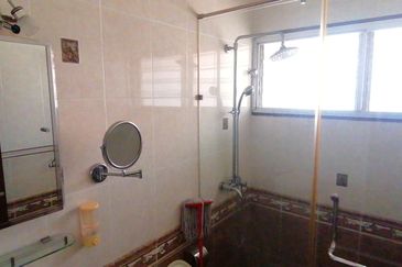 OUG/Happy Garden Corner 2 Storey Semi D For Rent