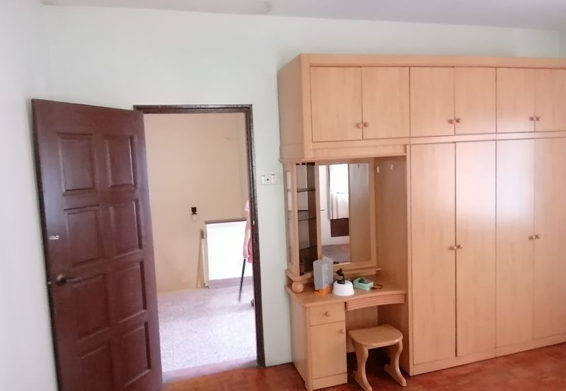 OUG/Happy Garden Corner 2 Storey Semi D For Rent