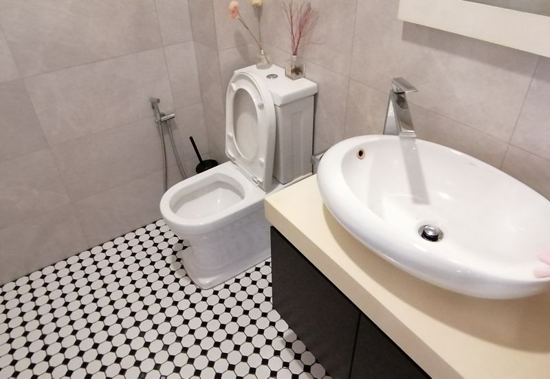 OUG/Happy Garden Fully Renovated Semi D For Sale