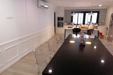 OUG/Happy Garden Fully Renovated Semi D For Sale