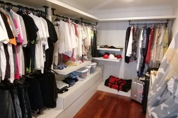 OUG/Happy Garden Fully Renovated Semi D For Sale