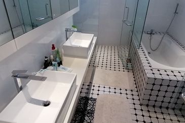 OUG/Happy Garden Fully Renovated Semi D For Sale