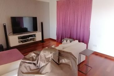 OUG/Happy Garden Fully Renovated Semi D For Sale