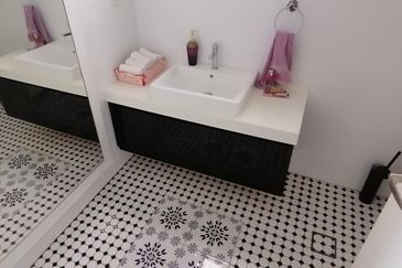 OUG/Happy Garden Fully Renovated Semi D For Sale