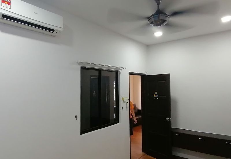 OUG/Jalan Puchong 3 Storey Semi D For Rent