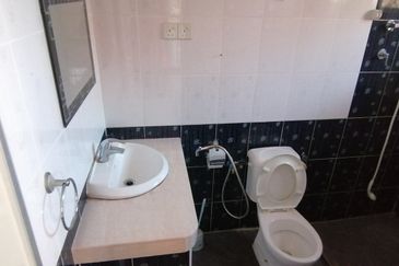 OUG/Jalan Puchong 3 Storey Semi D For Rent