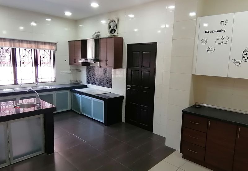 OUG/Jalan Puchong 3 Storey Semi D For Rent