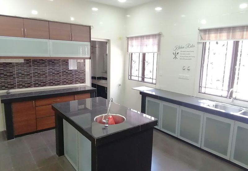 OUG/Jalan Puchong 3 Storey Semi D For Rent