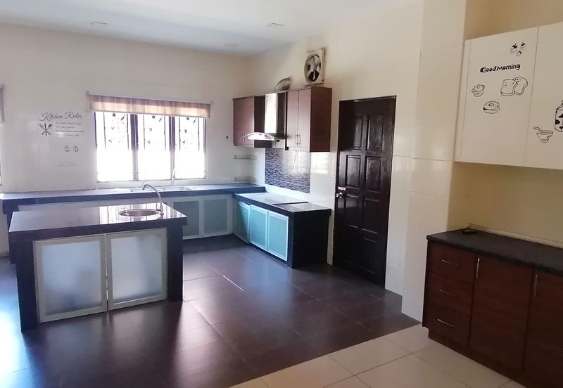 OUG/Jalan Puchong 3 Storey Semi D For Rent