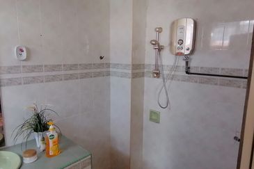 OUG 2 Storey Semi D wIth Big Landscape For Sales