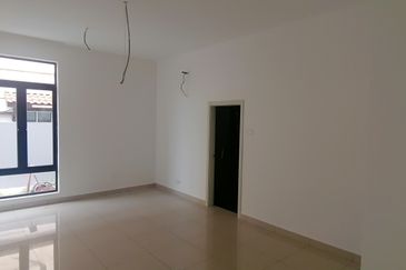 OUG/Taman Yarl New Bungalow For Sale