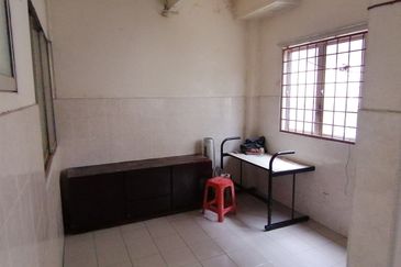 OUG/Happy Garden Ground Floor Townhouse For Rent