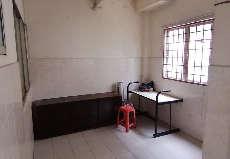 OUG/Happy Garden Ground Floor Townhouse For Rent