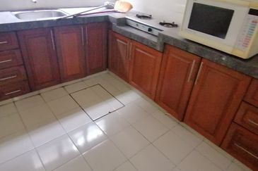 OUG/Happy Garden Ground Floor Townhouse For Rent