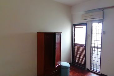 OUG/Happy Garden Ground Floor Townhouse For Rent
