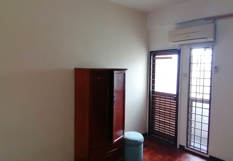 OUG/Happy Garden Ground Floor Townhouse For Rent