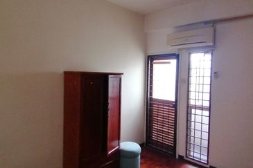 OUG/Happy Garden Ground Floor Townhouse For Rent
