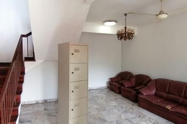 OUG/Happy Garden Ground Floor Townhouse For Rent