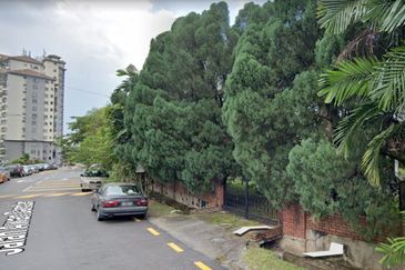 OUG/Taman Yarl Bungalow Lot For Sale