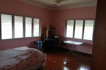 OUG 2 Storey Bungalow With Big Landscape For Sale