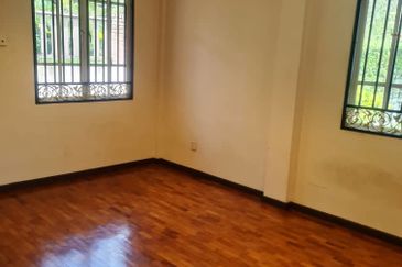 OUG/Taman Yarl 3 Storey Semi D Facing South