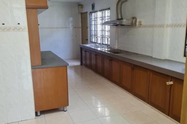 OUG/Taman Yarl 3 Storey Semi D Facing South