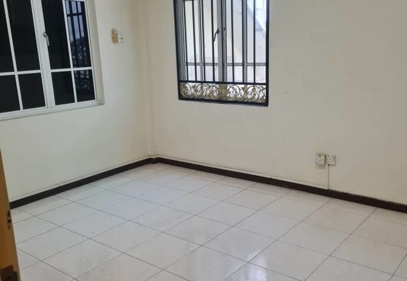 OUG/Taman Yarl 3 Storey Semi D Facing South