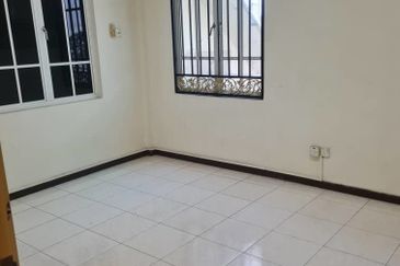 OUG/Taman Yarl 3 Storey Semi D Facing South