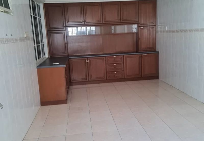 OUG/Taman Yarl 3 Storey Semi D Facing South