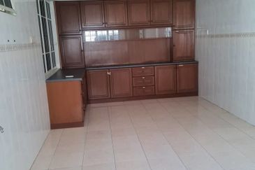 OUG/Taman Yarl 3 Storey Semi D Facing South