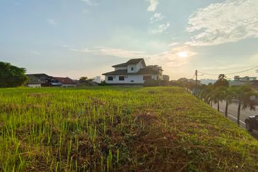 OUG/Happy Garden Gated Guarded Bungalow Land