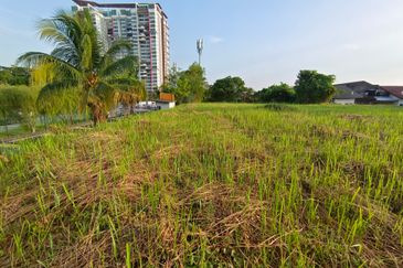 OUG/Happy Garden Gated Guarded Bungalow Land