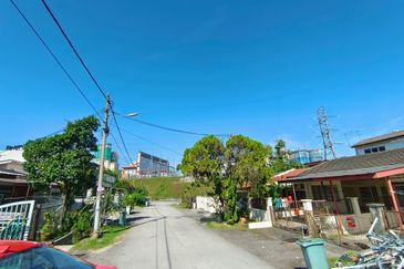 OUG 1 Storey Freehold Terrace For Sale