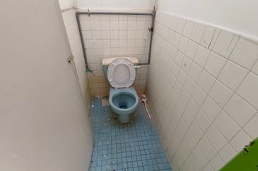 OUG/Happy Garden 1 Storey Terrace For Sale