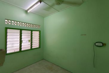 OUG/Happy Garden 1 Storey Terrace For Sale