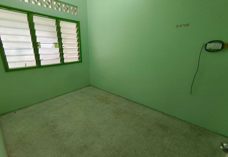 OUG/Happy Garden 1 Storey Terrace For Sale