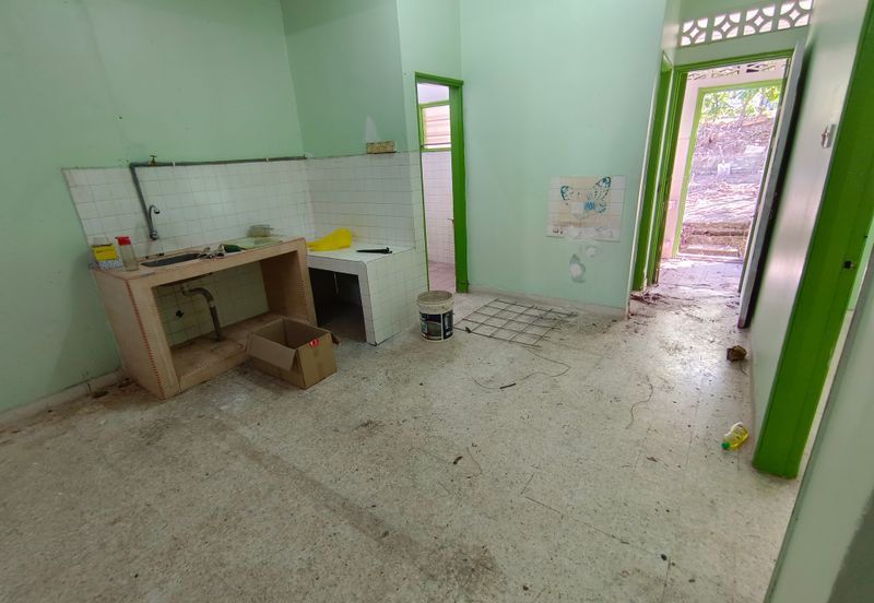 OUG/Happy Garden 1 Storey Terrace For Sale