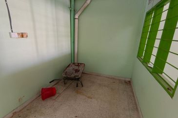 OUG/Happy Garden 1 Storey Terrace For Sale