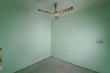 OUG/Happy Garden 1 Storey Terrace For Sale