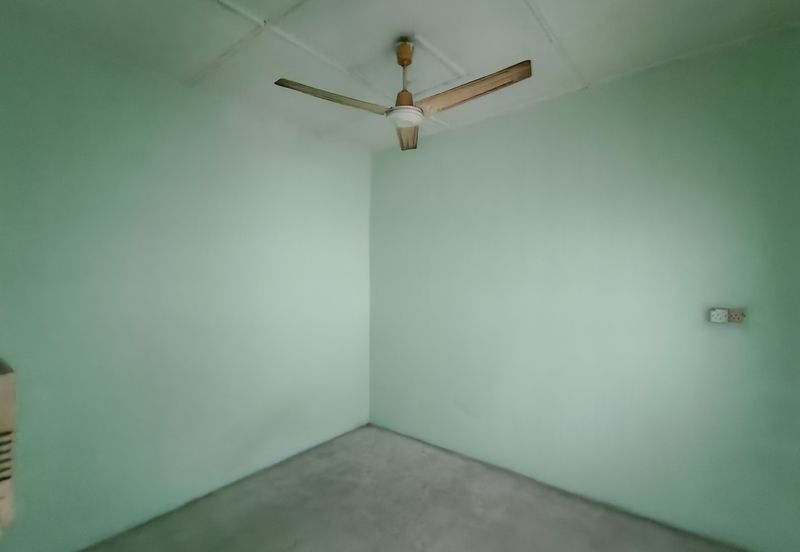 OUG/Happy Garden 1 Storey Terrace For Sale